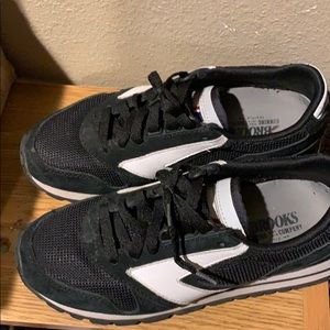 Black brooks shoes